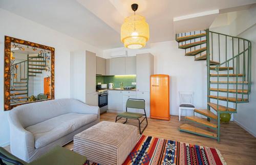 3BR Scenic Terrace Apt in Abanotubani By Wehost