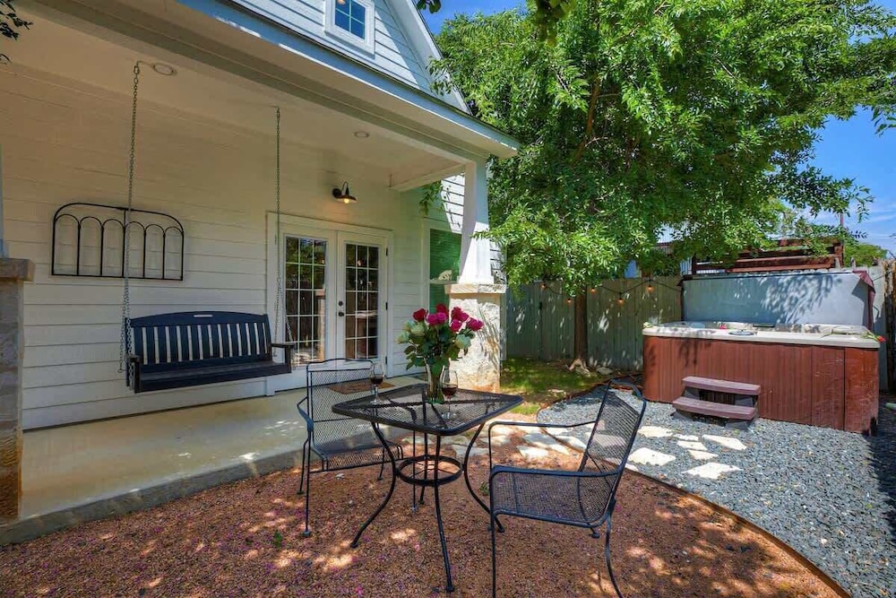 Luxury Combo Walk to Main with 2 Hot Tubs - photo 36