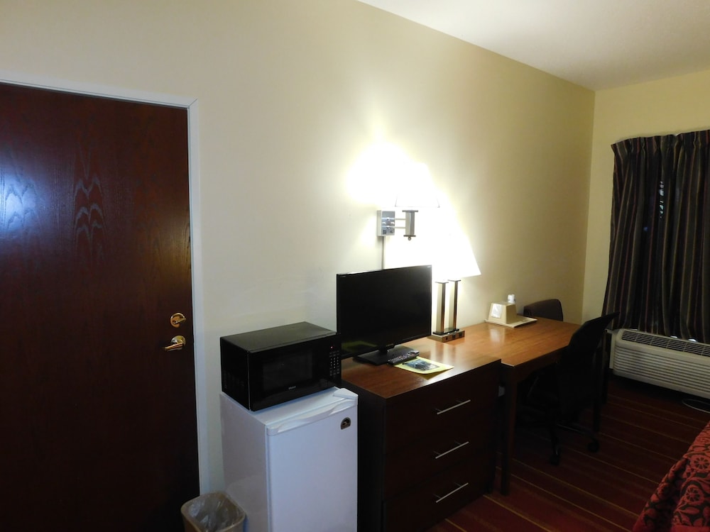 Days Inn by Wyndham Walcott Davenport - photo 11