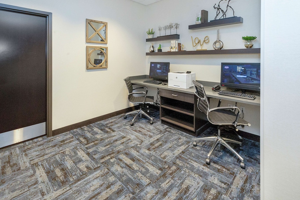 Hampton Inn & Suites Morgantown University Town Centre - photo 43