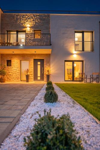 Rooftop Holiday House — 4-Star Luxury Hotel in Brodarica, Croatia