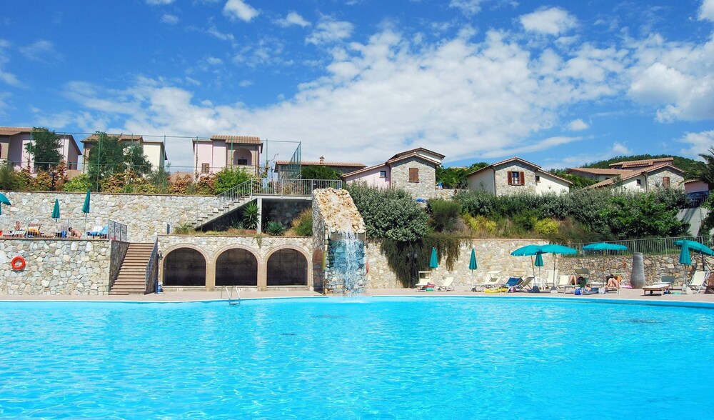 Borgo San Pecoraio Resort - carbon neutral hotel in Riparbella