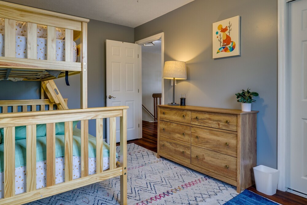 Lovely Poconos Cabin with Resort Amenities - photo 3