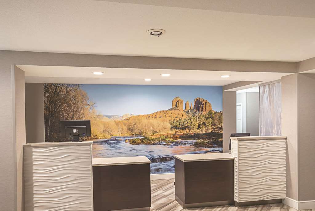 La Quinta Inn & Suites by Wyndham Flagstaff - photo 8