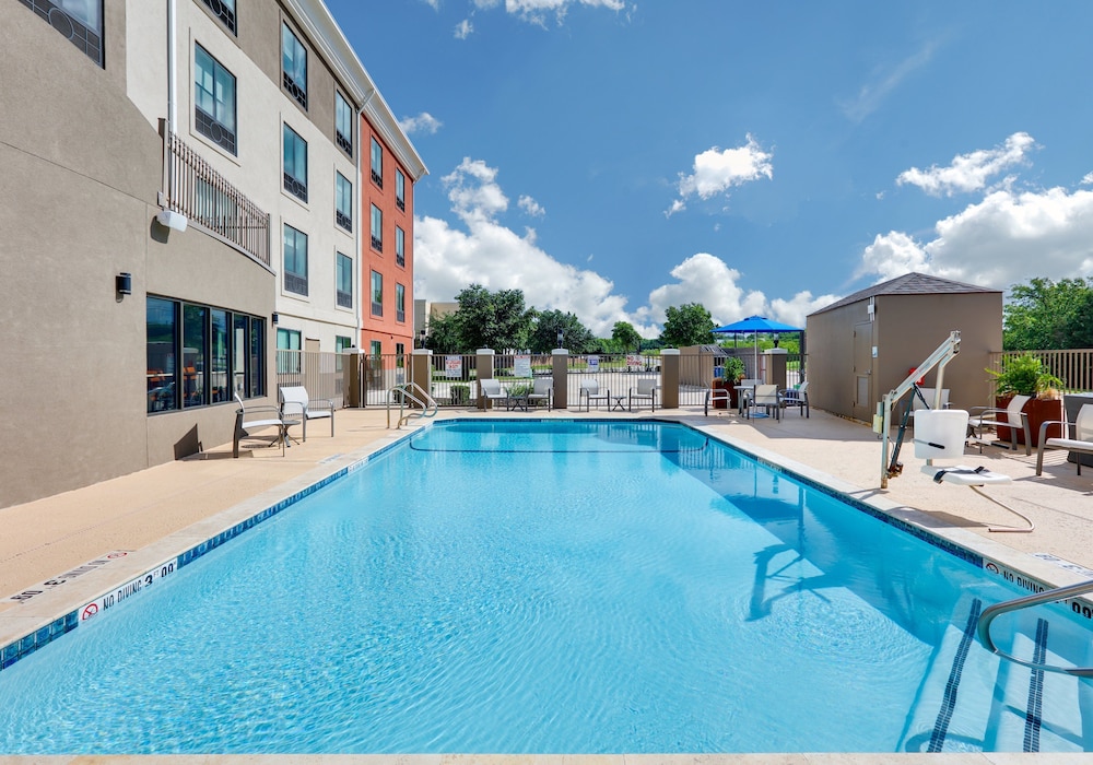 Holiday Inn Express and Suites San Antonio NW near - photo 26