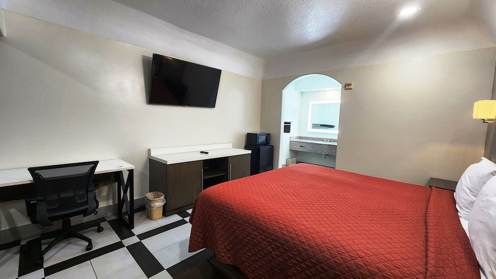 Scottish Inns & Suites Sam Houston Pkwy - photo 9