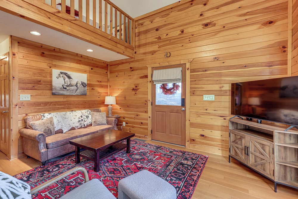 Peaceful Ellijay Cabin: Pool Access & Resort Perks - photo 3