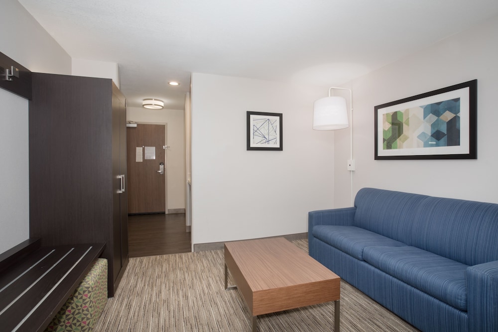Holiday Inn Express Hotel & Suites Longmont by IHG - photo 3