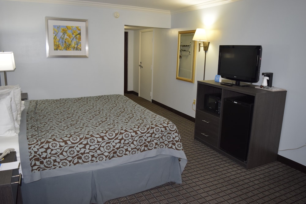 Days Inn by Wyndham Rock Falls - photo 11