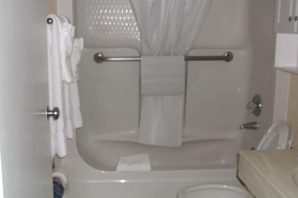 Days Inn & Suites by Wyndham Lake Okeechobee - photo 37