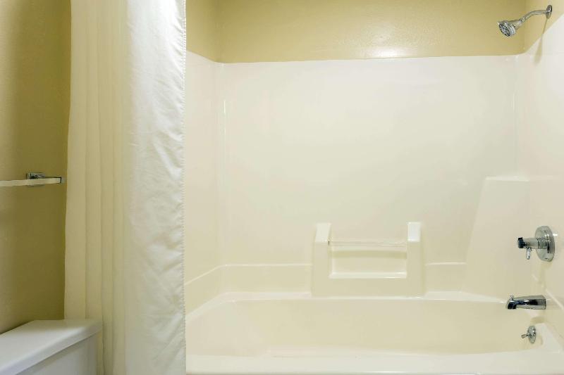 Super 8 by Wyndham DeKalb IL - photo 5