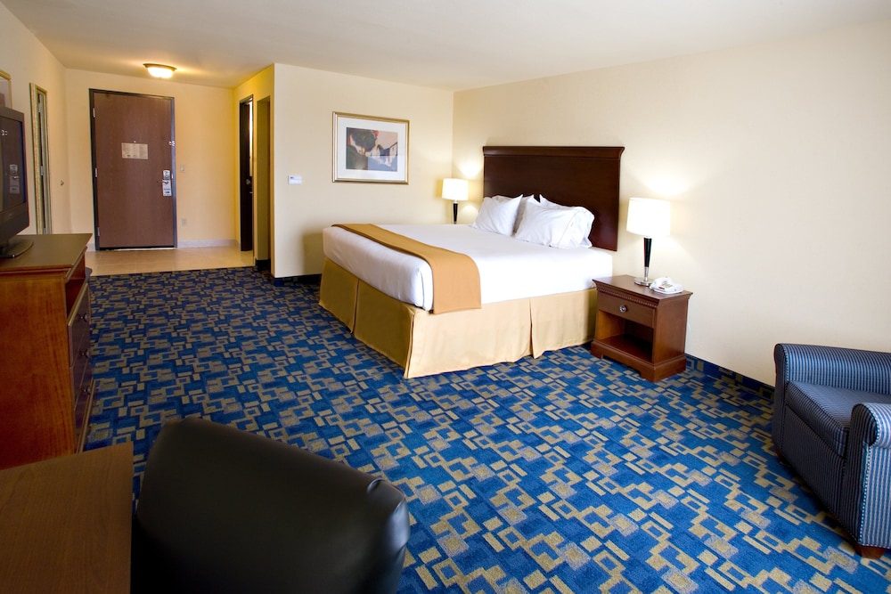 Holiday Inn Express and Suites Jourdanton Pleasant - photo 6