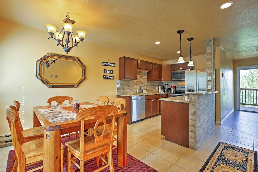 7 Mi to Slopes Mtn View Silverthorne Resort Hub in Silverthorne, United States