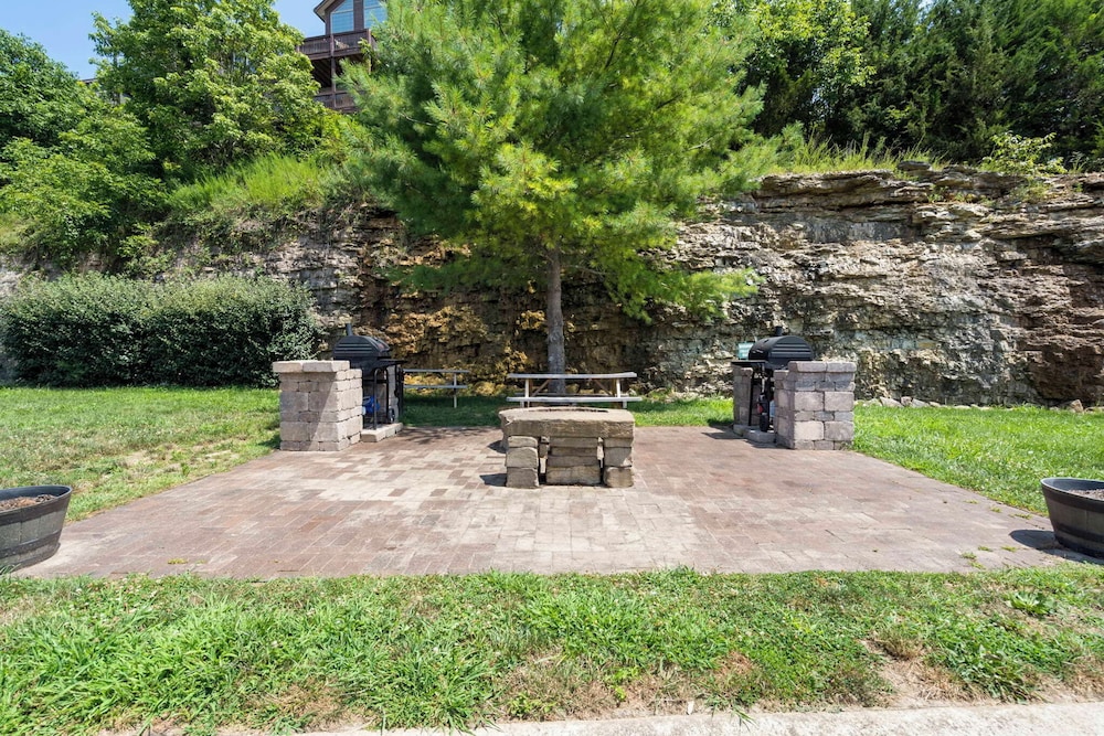 Stone Cliff Relaxation w Resort Amenities - photo 31
