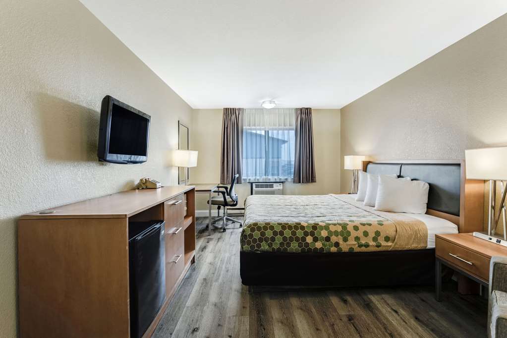 Econo Lodge Madison East - photo 16