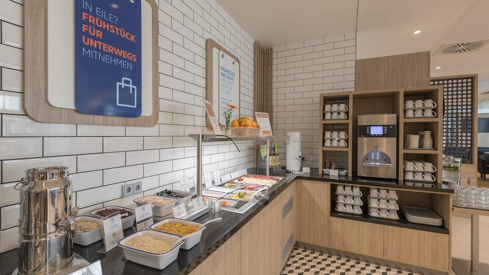 Holiday Inn Express Hotel & Suites Schulenburg by IHG - photo 67