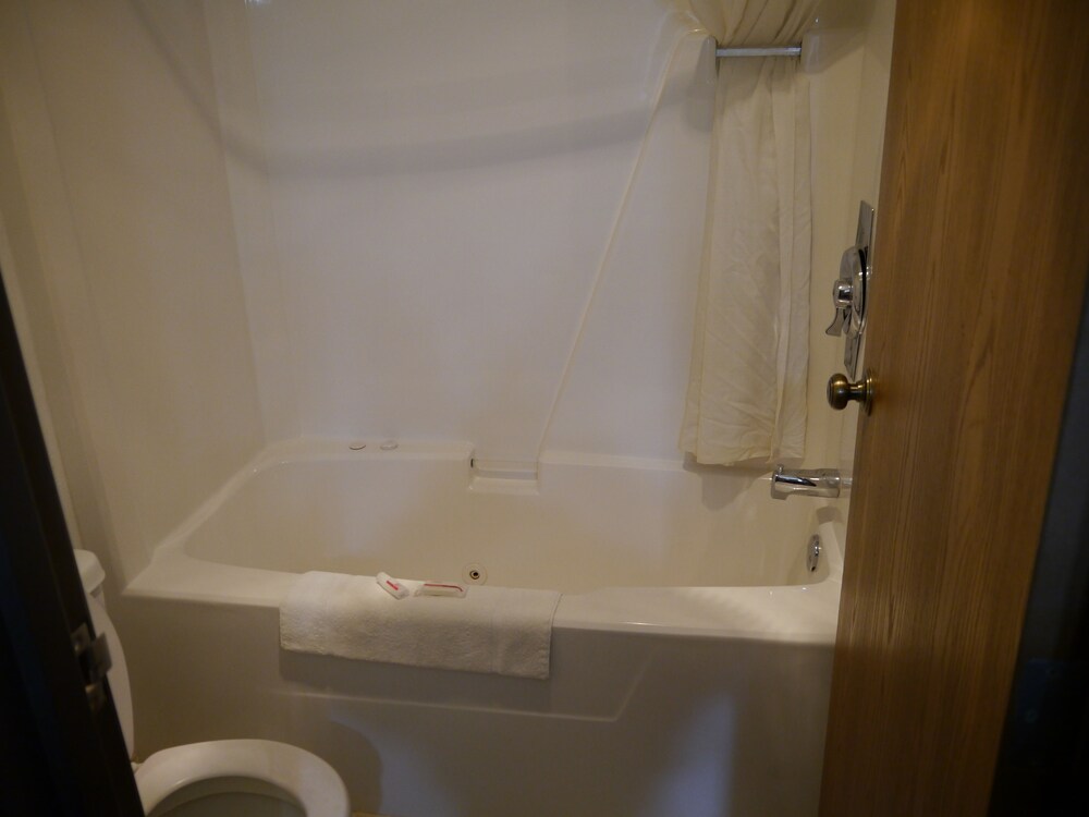 Westwood Inn Suites Kimball - photo 10
