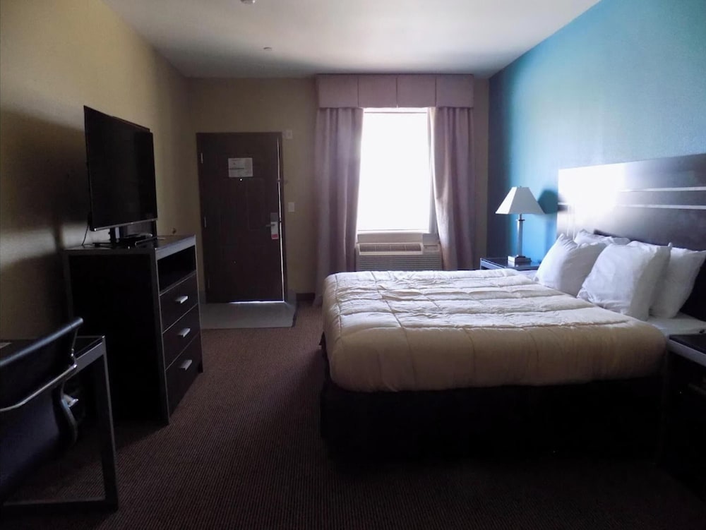 Moulton Inn & Suites By OYO Near Shiner TX - photo 17