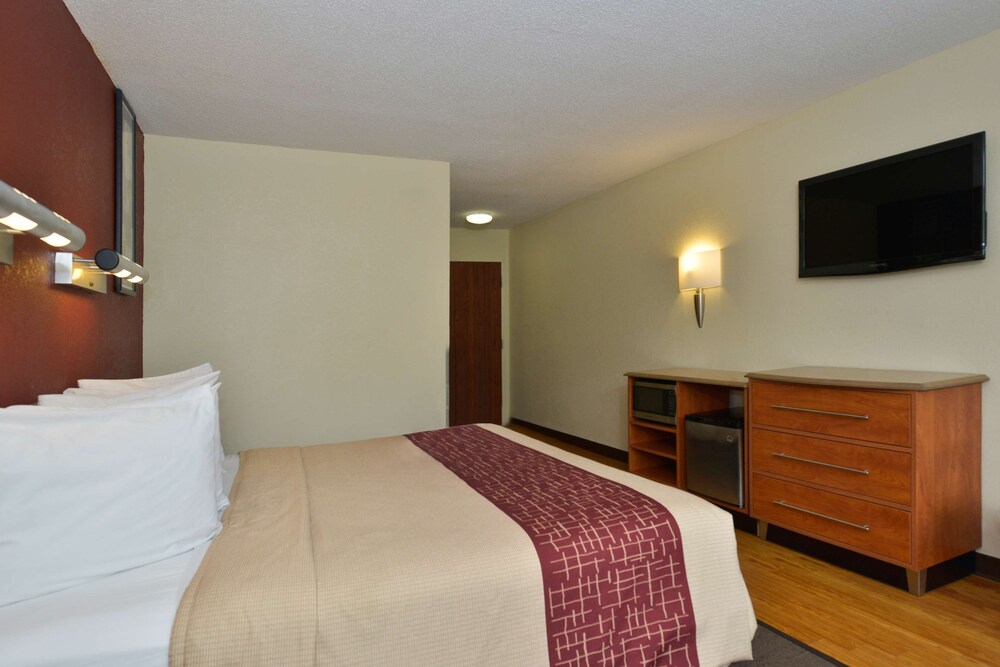 Red Roof Inn & Suites Savannah Gateway - photo 9