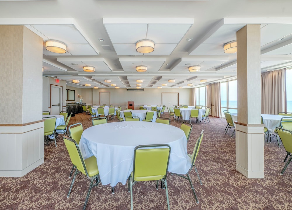 Holiday Inn & Suites Virginia Beach North Beach by IHG - photo 84