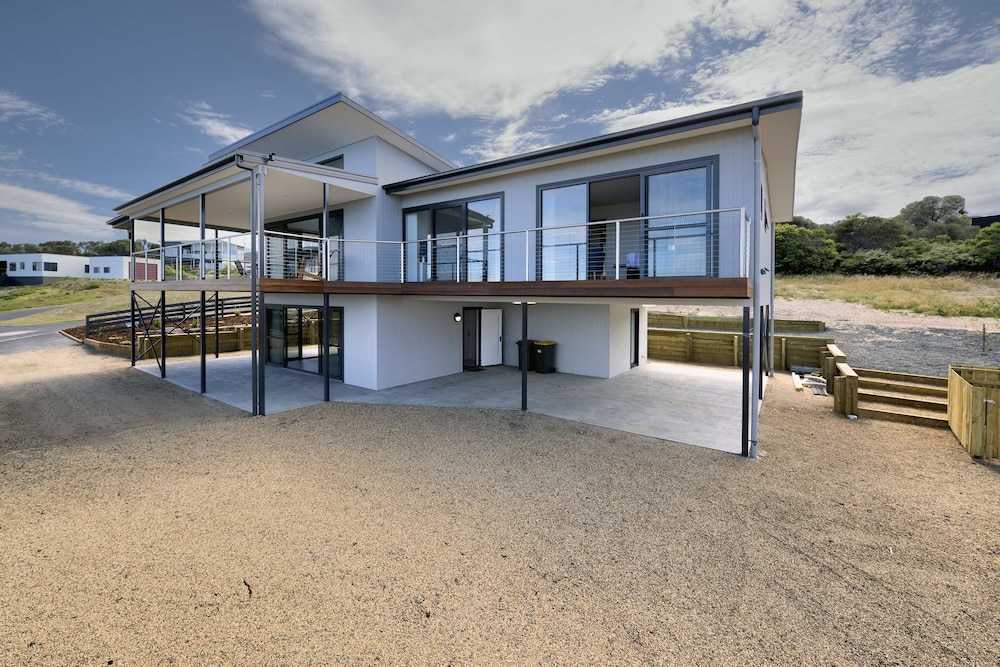 Tranquility — 4-Star Luxury Hotel in Coles Bay, Australia