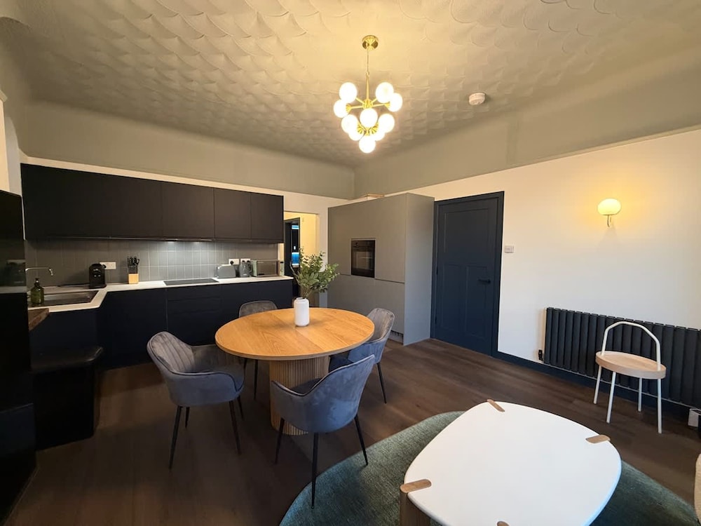 Luxury 2 5 Bedroom Flat in Southsea in Portsmouth, United Kingdom