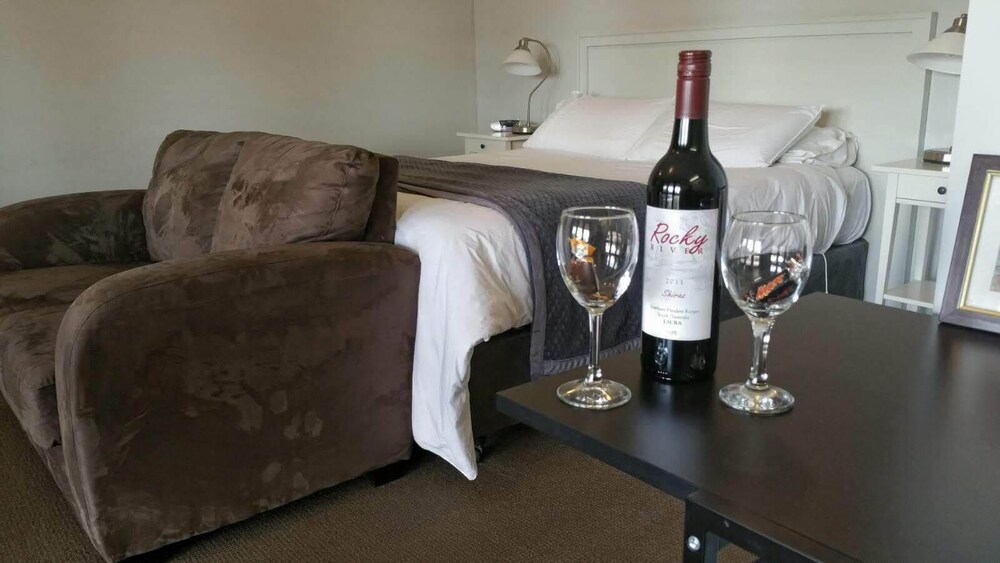 Stone Hut Cottage — Port Pirie — photo 4