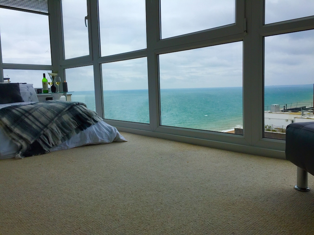Isabella Penthouse 15th Floor Seafront — 5-Star Luxury Hotel in Brighton, United Kingdom