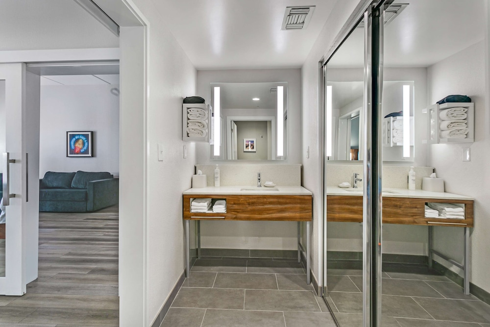 Hampton Inn Houston Pearland - photo 28