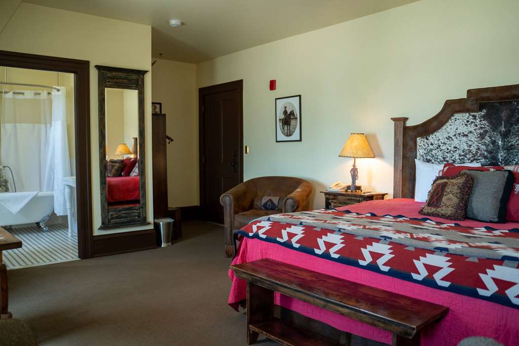 Sheridan Inn B W Signature Collection - photo 31