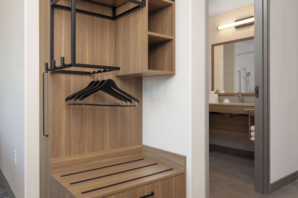 Hampton Inn & Suites by Hilton Cottonwood - photo 12