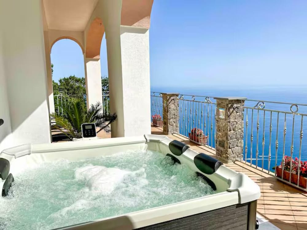 Villa Del Moro — 4-Star Luxury Hotel in Agerola, Italy
