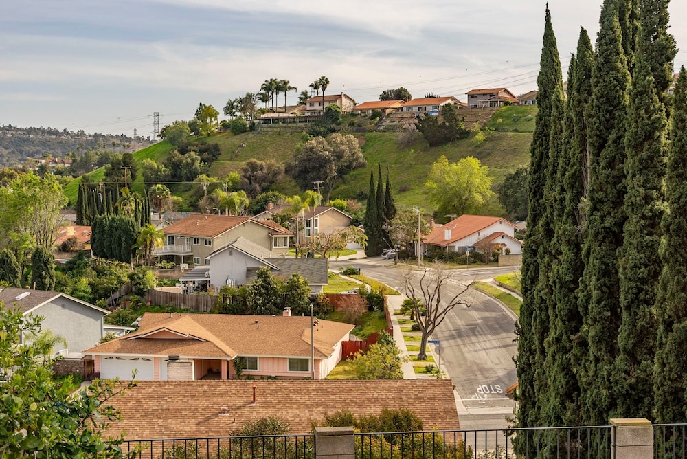 Serene Retreat With Modern Comforts in San Gabriel — hotel in Rowland Heights
