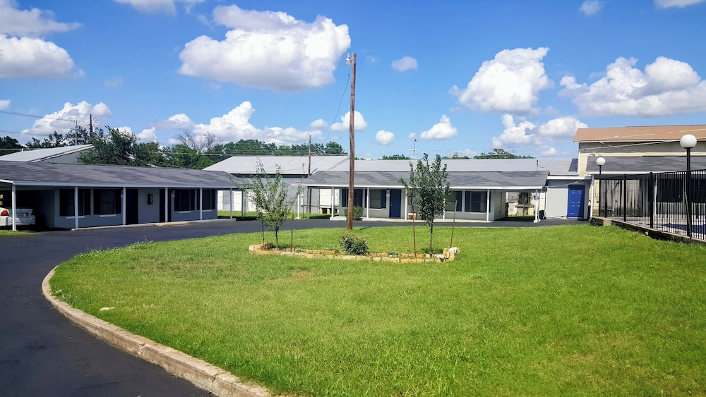 La Vista Motel in Burnet, United States