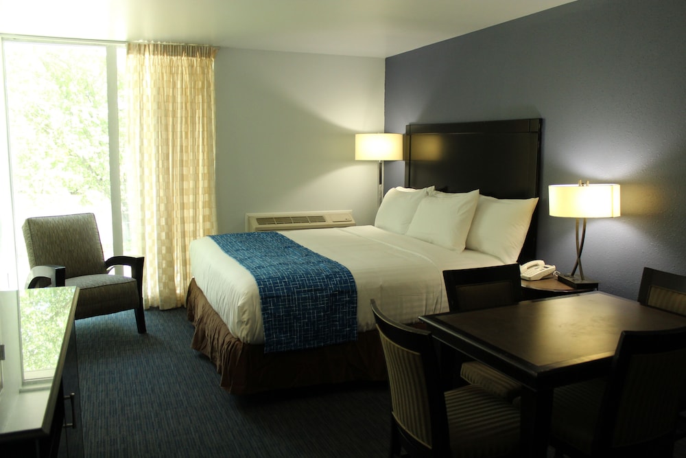 Travelodge by Wyndham Water s Edge Hotel Racine - photo 9