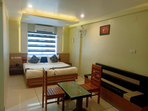 Royal Plaza Residency — 4-Star Luxury Hotel in Cherpulassery, India