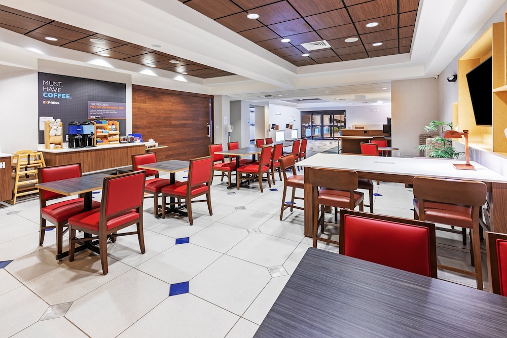 Holiday Inn Express & Suites Austin NE Hutto by IHG - photo 64
