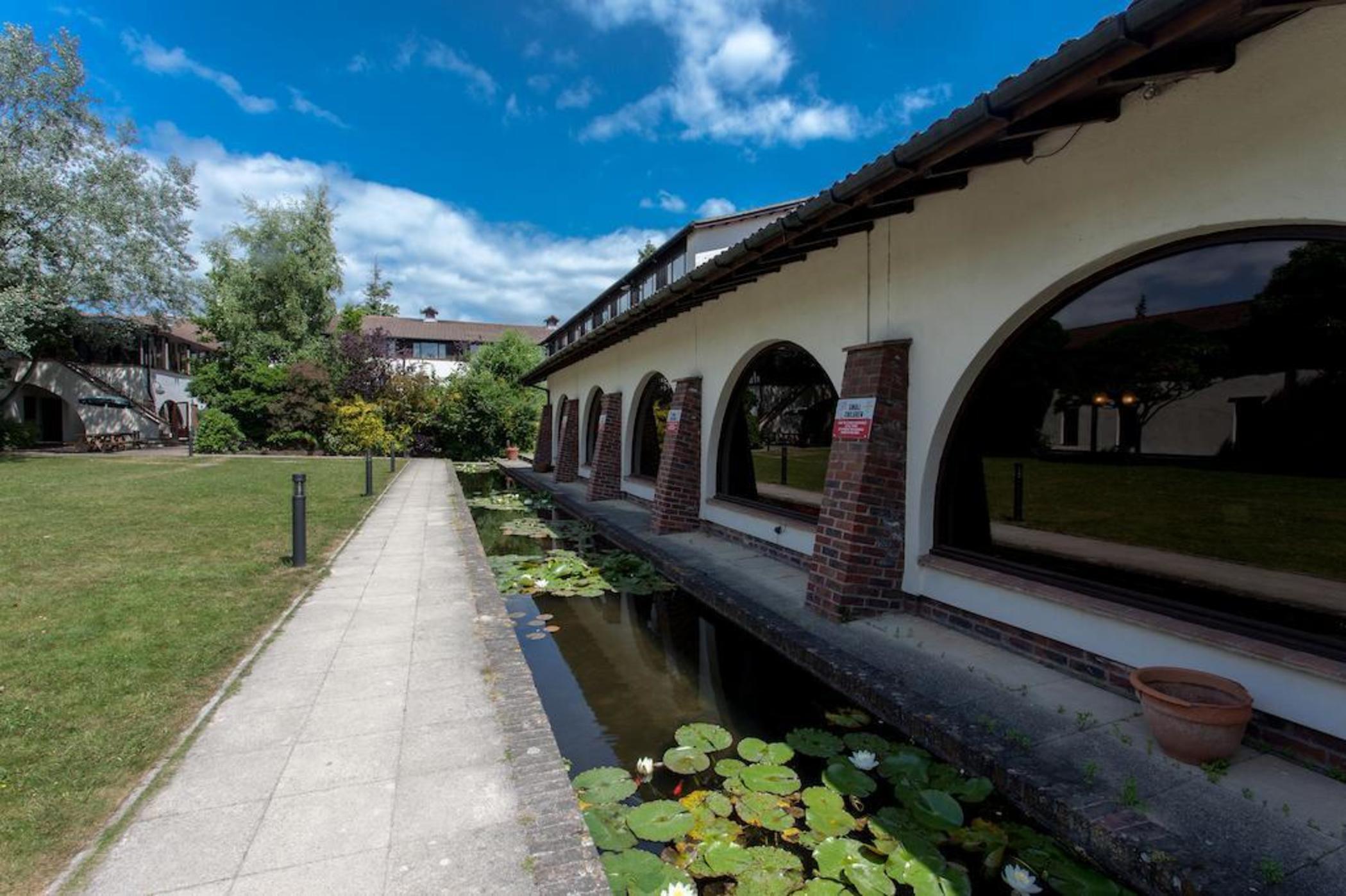 Europa Gatwick Hotel - carbon neutral hotel in Crawley