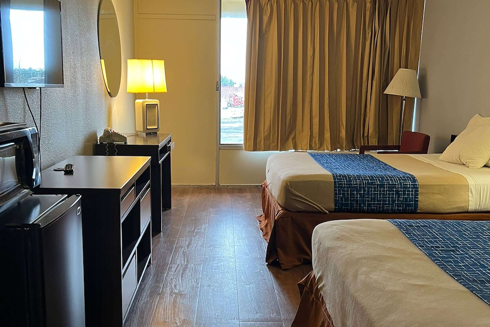 Travelodge by Wyndham Carlisle North - photo 3