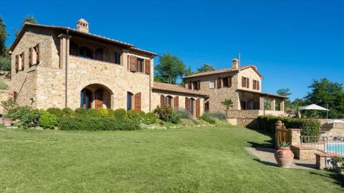 Casale Con Vista Colline — 4-Star Luxury Hotel in Volterra, Italy