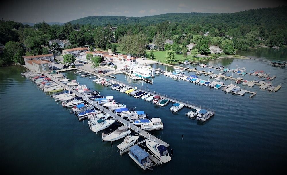 Lake Front Hotel - photo 18