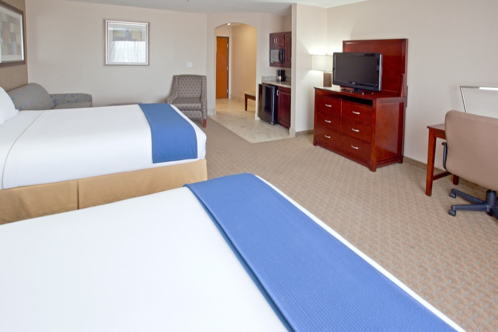 Holiday Inn Express & Suites College Station by IHG - photo 9