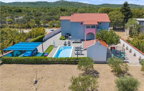 Holiday Home Dubrava Tisnjanska 32 — 4-Star Luxury Hotel in Dubrava, Croatia