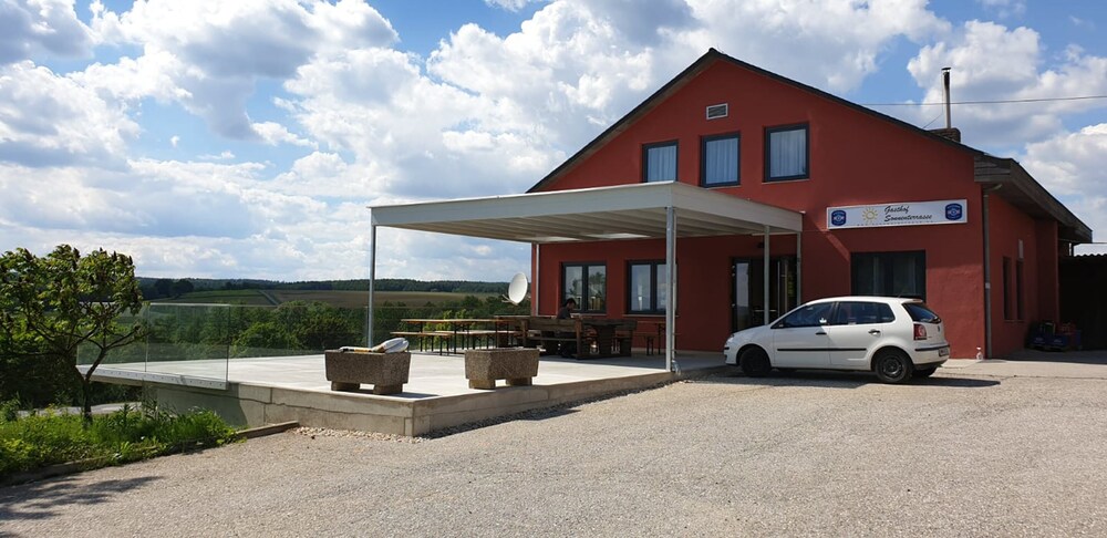 Gasthof Sonnenterrasse Self Check in — hotel in Litzelsdorf