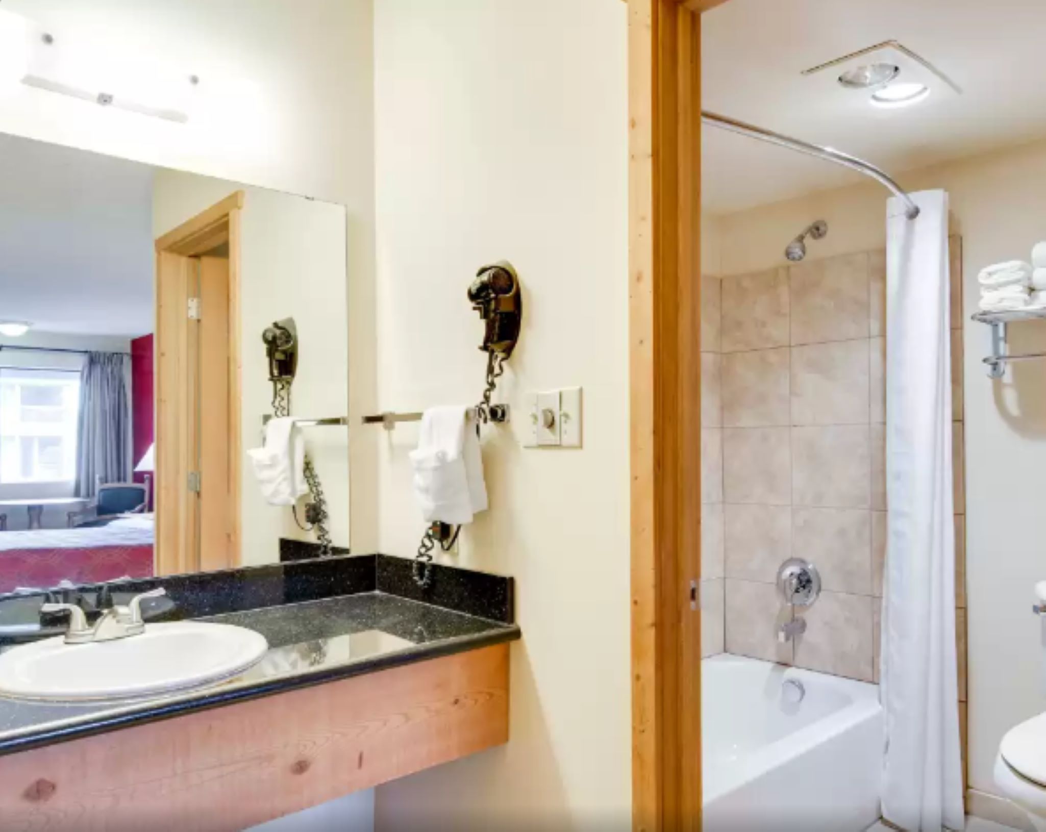 Econo Lodge Inn & Suites Kalispell Glacier National Park Gateway - photo 18