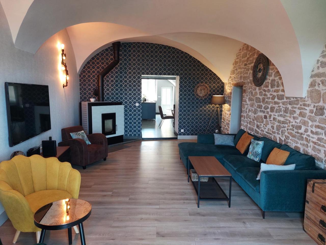 L'inattendu Vue Imprenable Clim Parking Avec Borne de Recharge Menage Inclus — hotel in Montaigu