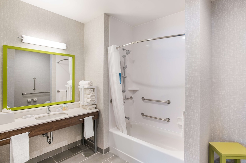 Hampton Inn & Suites Houghton - photo 18