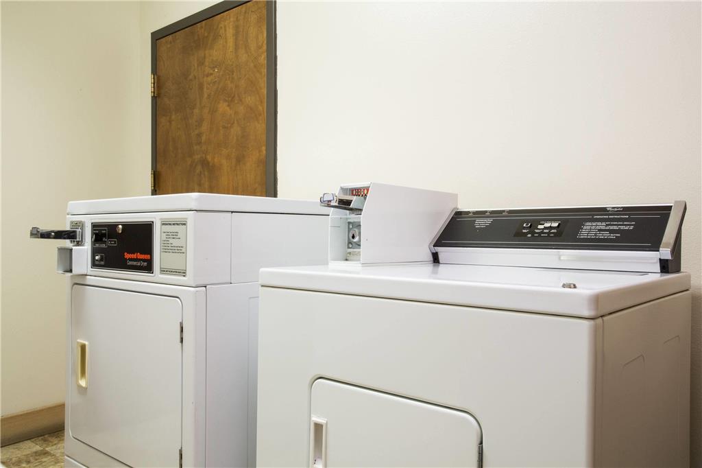 Super 8 by Wyndham Hot Springs - photo 24