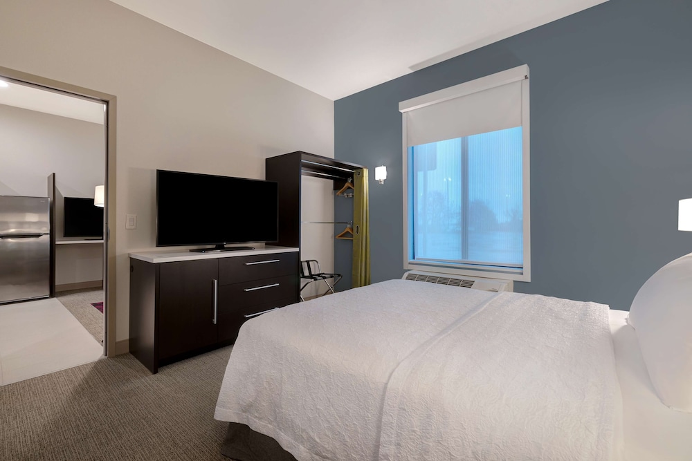 Home2 Suites by Hilton Redding - photo 16