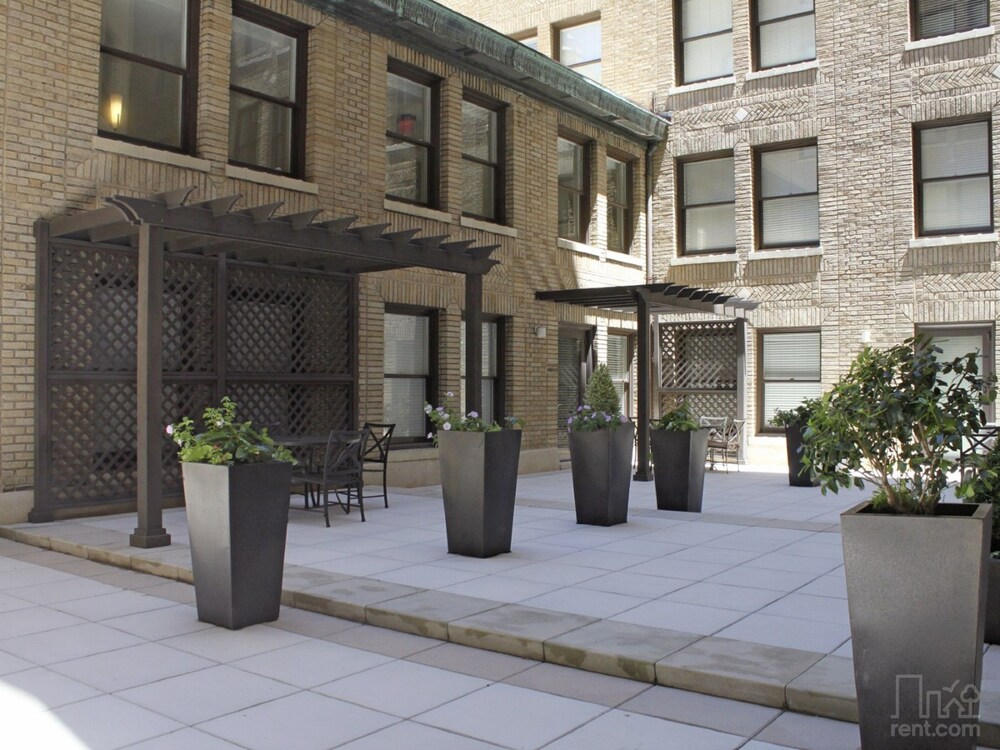 Global Luxury Suites at The White House - photo 39
